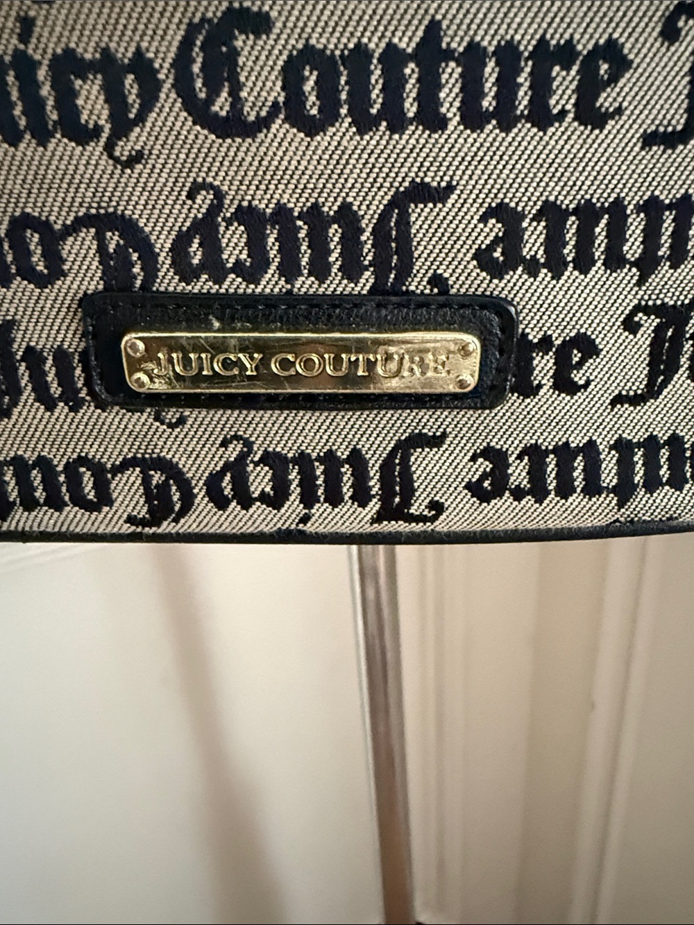 Juicy Couture Black & Cream Logo Crossbody Pouch - Picture 8 of 10